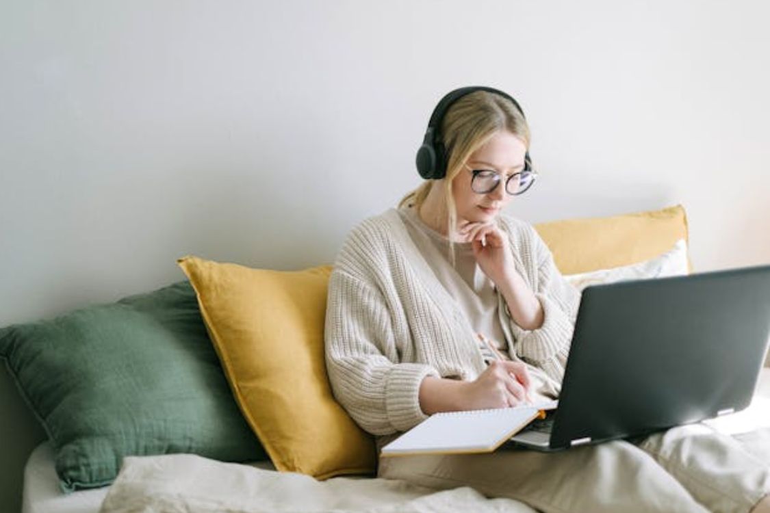 Laptop, Tablet, Kopfhörer